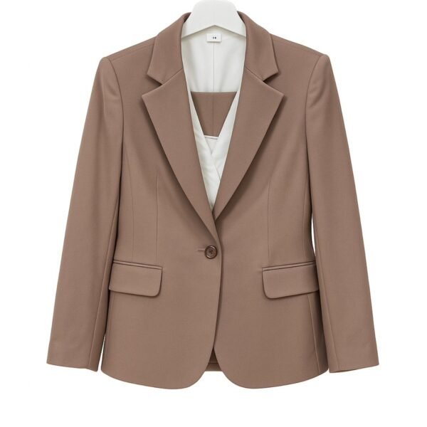 woman,s suit