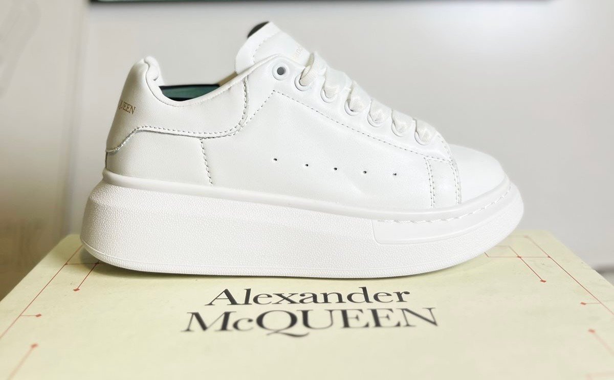 ef0c3fd1-6a06-4882-a3c1-99e7e52c740e Alexander McQueen for lady - Image 1